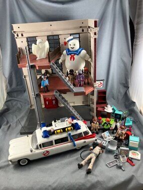 Playmobil 9219 Ghostbusters Firehouse Ecto-1 Stay Puft Slimer Glow-in-Dark Ghost